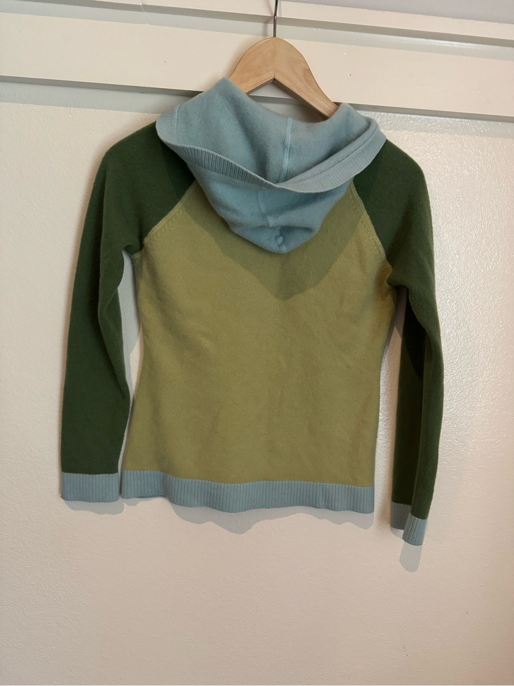 Lacoste Kids 100% Cashmere Colorblock Sweater Youth XL 16 Green Blue Crocodile - Picture 4 of 9